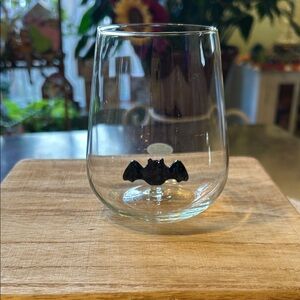 Halloween Stemless Wine Glass with Bat Charm New 16.5 Oz Hot & Cold Use